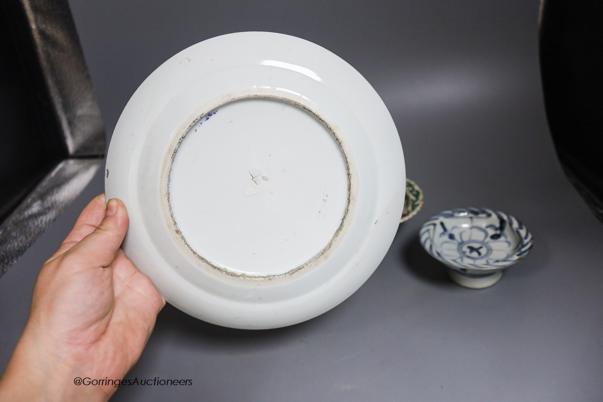 A pair of Chinese stem dishes, a blue-and-white stem dish and a 19th-century Chinese enamelled dish, diameter 21cm